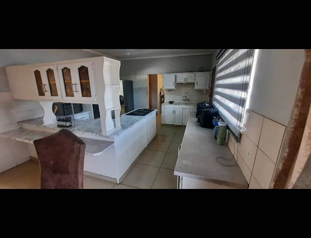 7 BEDROOM FREEHOLD FOR SALE IN ELSBURG